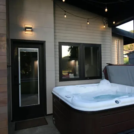 Luxe Lake Cabin Hot Tub Grill Firepit Ev Charger Onalaska Exterior photo